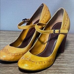 Gianni Bini Yellow Mary Janes w/ Block Heels 8